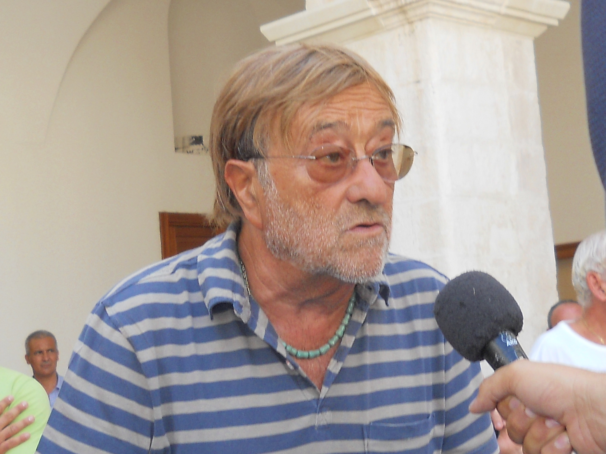 Il cantautore Lucio Dalla a Manfredonia (ST)