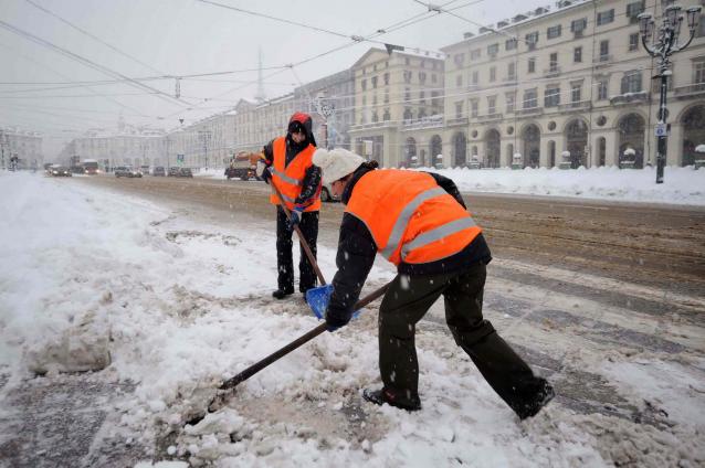 Le geniali catene da neve automatiche cancellano le gomme