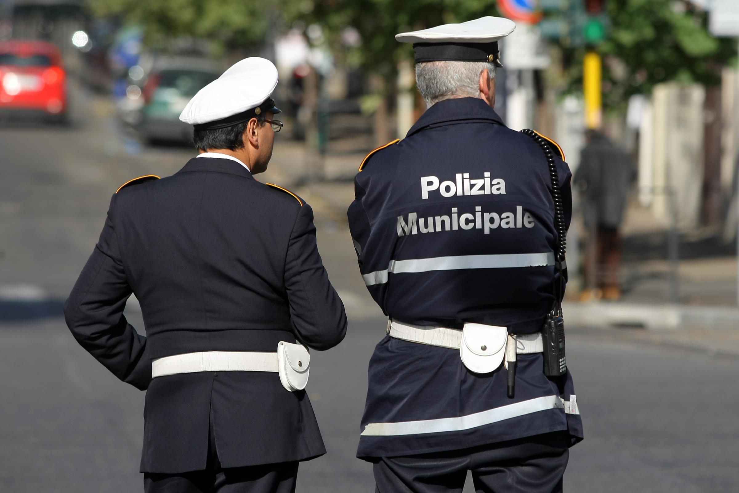 Operatori polizia municipale (immagine d'archivio, non riferita al testo, google image)