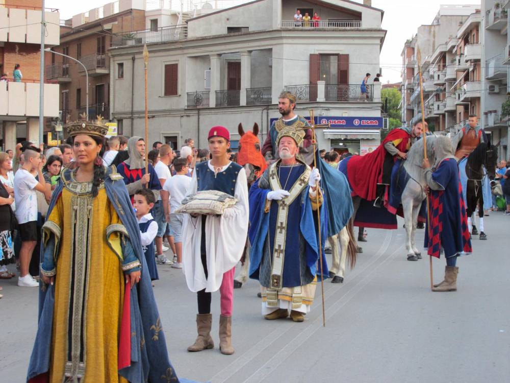 Corteo storico 2015 - Carlo II d'Angiò e la corte