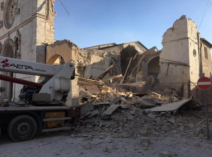 The Monks of Norcia @monksofnorcia 2 h2 ore fa The Basilica of St. Benedict is destroyed, flattened by most recent earthquake. #Terremoto - ANSA