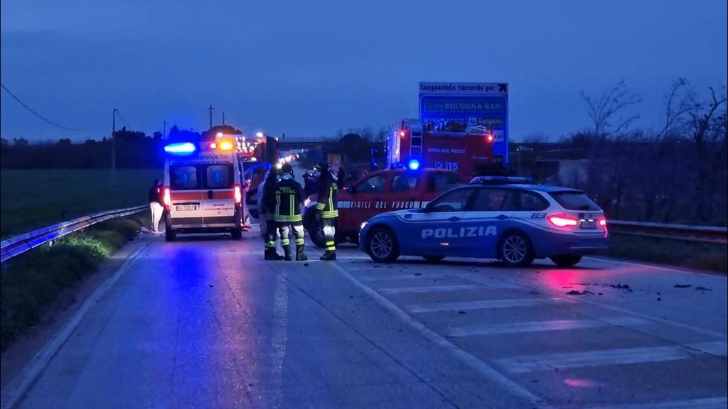 foggia tragico incidente stradale 2 morti e 1 ferito stato quotidiano