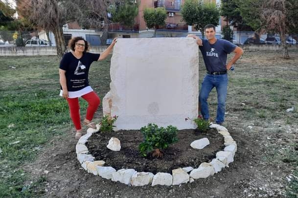 Torremaggiore, 23 SETTEMBRE 2021. "IL GIARDINO DEGLI ANGELI, a Torremaggiore, un luogo di pace dove l'amore si trapianta con un seme, fino a crescere in un fiore o un arbusto e dove ogni lacrima cerca rifugio", dichiara Carmen RICCIO, Presidente dell'Associazione "Mirko Valerio Emanuele", da lei fondata ed attraverso la quale compie continuamente opere di bene.