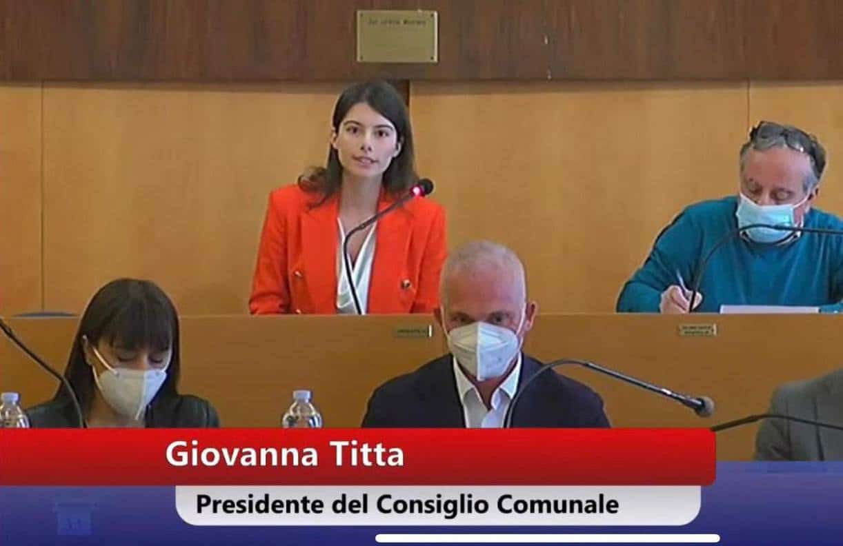 In primo piano, la presidente del Consiglio comunale di Manfredonia, GIOVANNA TITTA - PH LUCIA MELCARNE