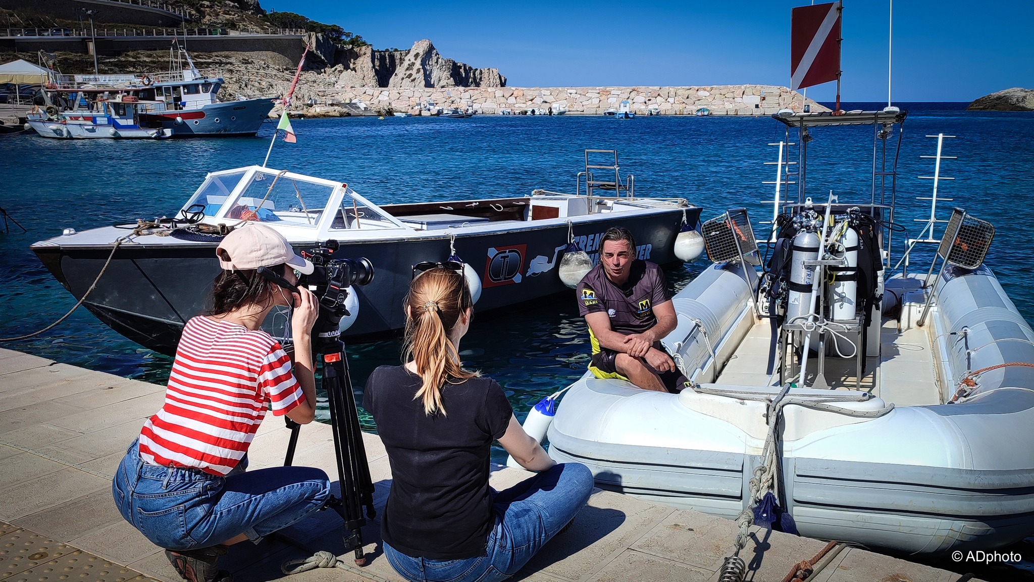 TF1, il primo canale televisivo francese, ha trasmesso un reportage sulle Isole Tremiti e, in particolare, un servizio sulle attività del Laboratorio del MA.RE., del Marlin Tremiti. Attività che riguardano anche la ricerca scientifica in corso sulle “foreste” di corallo nero, presenti nell’AMP Isole Tremiti e individuate nel 2012 dal Laboratorio del Mare