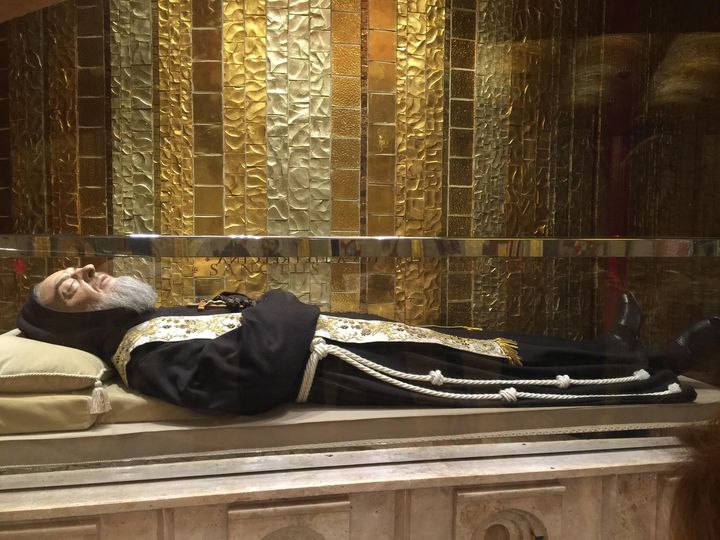 San Giovanni Rotondo, il corpo di Padre Pio torna nel vecchio santuario