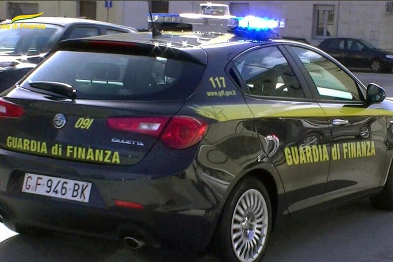 Corruzione e appalti truccati: nove arresti tra Bat, Bari e Salerno