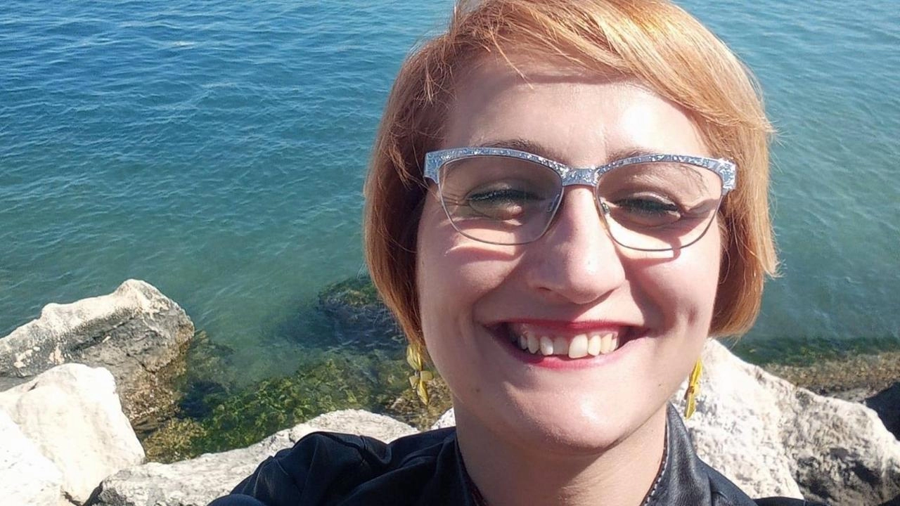 Vincenza Angrisano uccisa davanti ai figli: “Il marito non accettava di separarsi”. Lei sui social pubblicava post contro la violenza sulle donne - La Stampa