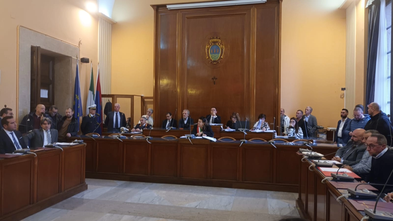 Foggia, equilibri instabili nel campo largo: i socialisti tornano in aula