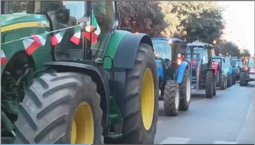 Gli agricoltori non si fermano: nuova protesta con 150 trattori a Foggia