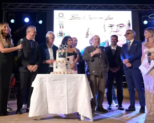 Canosa di Puglia: festa di compleanno in piazza per Lino Banfi