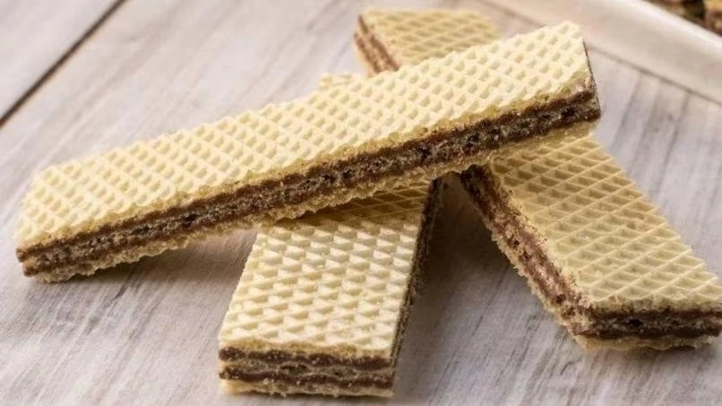 Disgustosa sorpresa in una confezione di wafer: c'è un topo morto