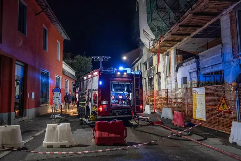 Incendio in un emporio cinese a Milano, tre morti. Potrebbe essere di origine dolosa